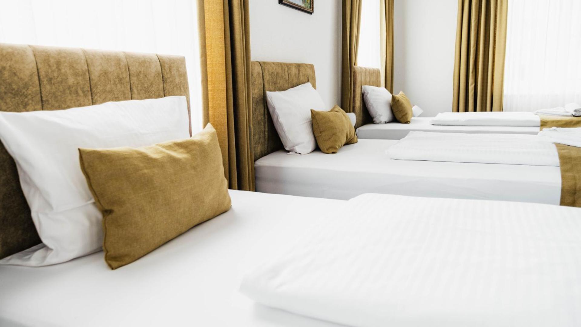 E&B Hotel Korb Bagian luar foto
