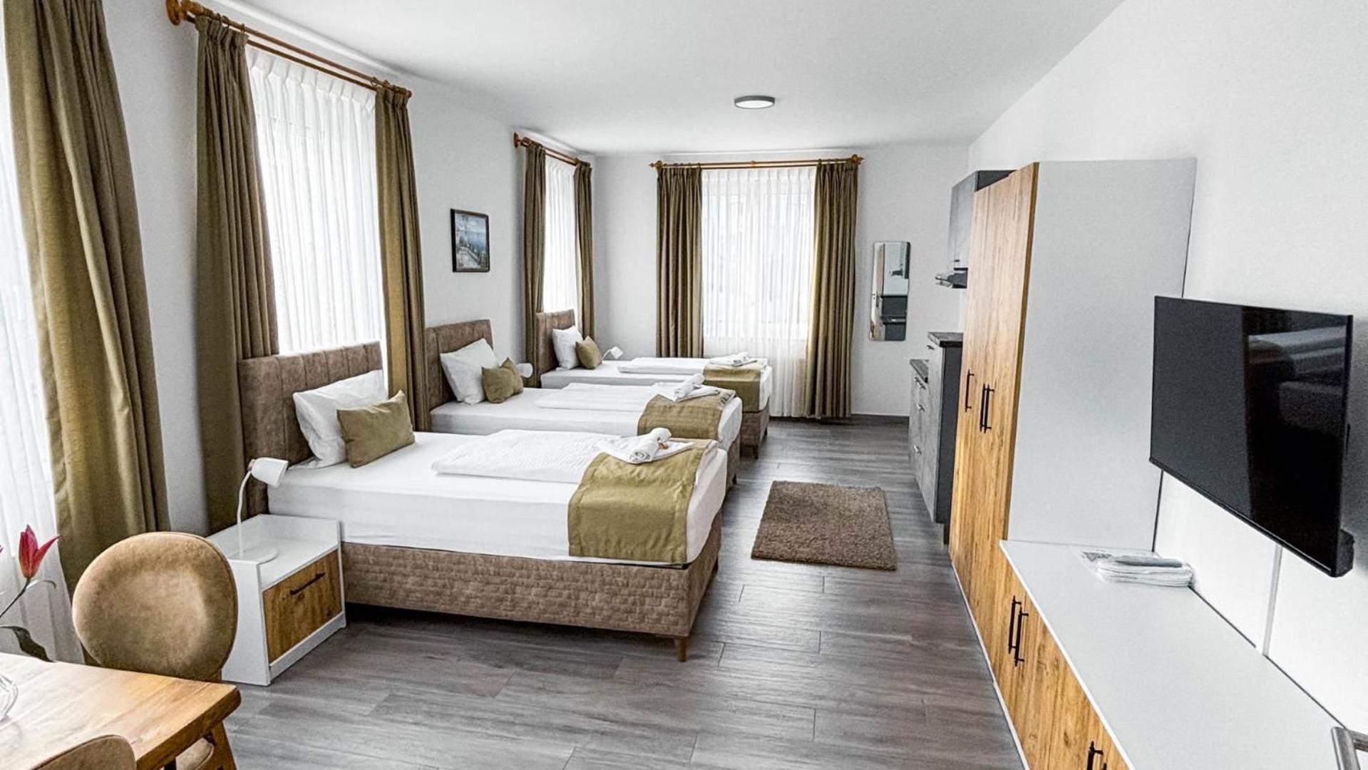 E&B Hotel Korb Bagian luar foto