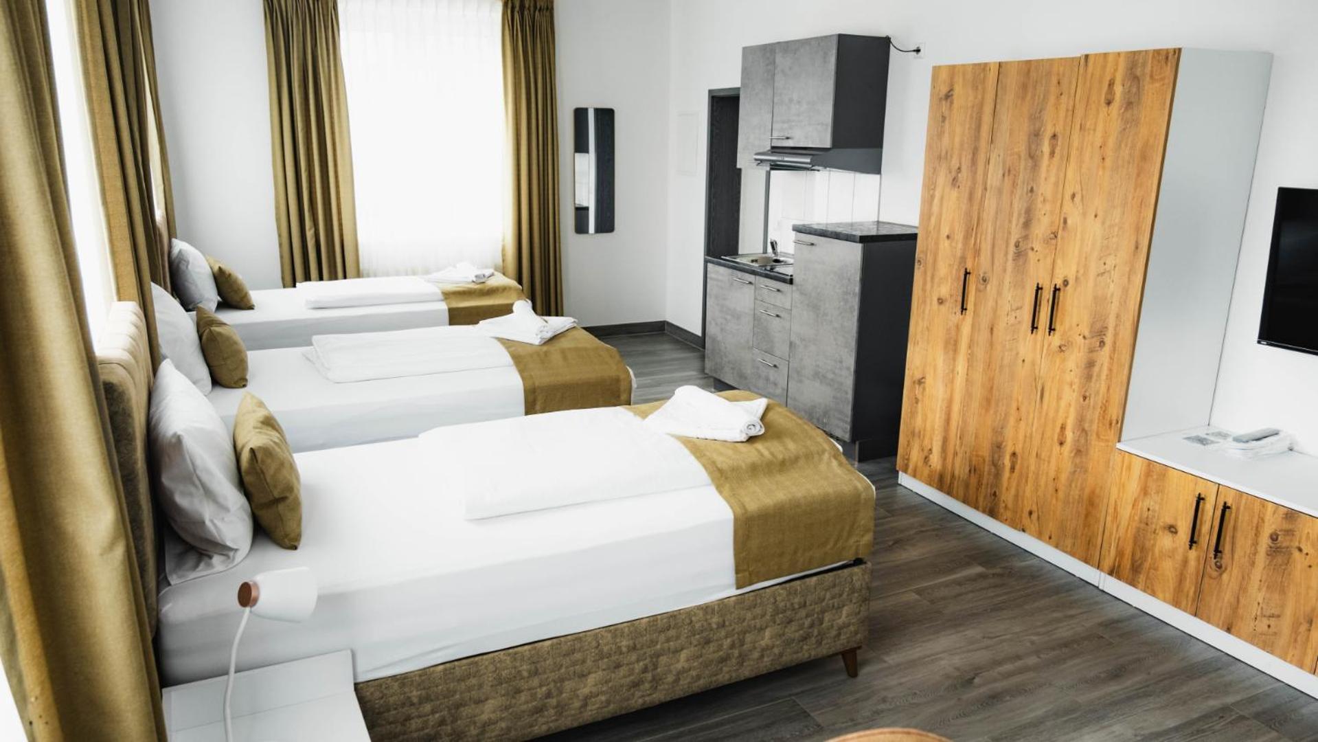 E&B Hotel Korb Bagian luar foto